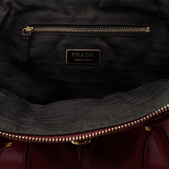 Valentine’s Day special
Prada Borsa a Mano Canapa Cinghiale Cognac Tote - - Picture 16 of 16